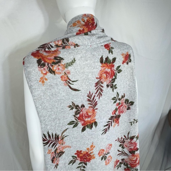 Rouge Collection Floral Sleeveless Gray Knit Long Length Cardigan Duster - Picture 4 of 6